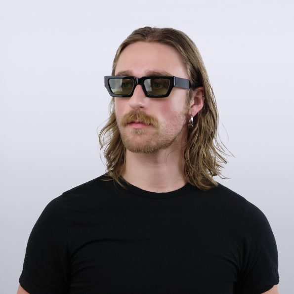 SEE-1473-C1-MALE-ANGLE